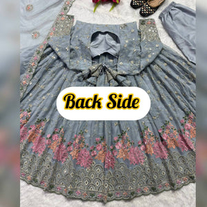 Presenting New  Đěsigner Anarkali Suit In New Fancy Style*