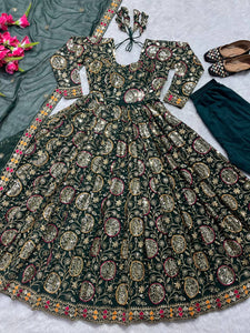 Presenting New  Đěsigner Anarkali Suit In New Fancy Style*👌💕