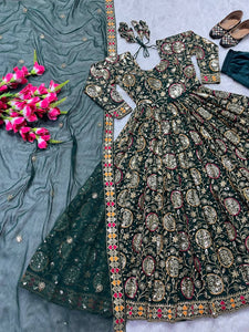 Presenting New  Đěsigner Anarkali Suit In New Fancy Style*👌💕