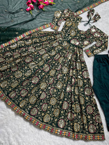 Presenting New  Đěsigner Anarkali Suit In New Fancy Style*👌💕