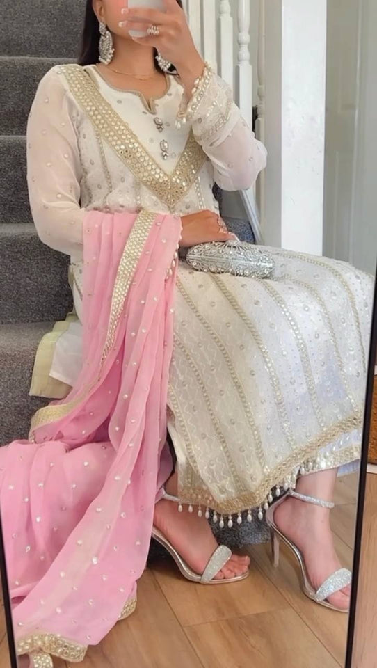 New Designer Party Wear Long Pakistani  Suit In Fancy Style*👌💕