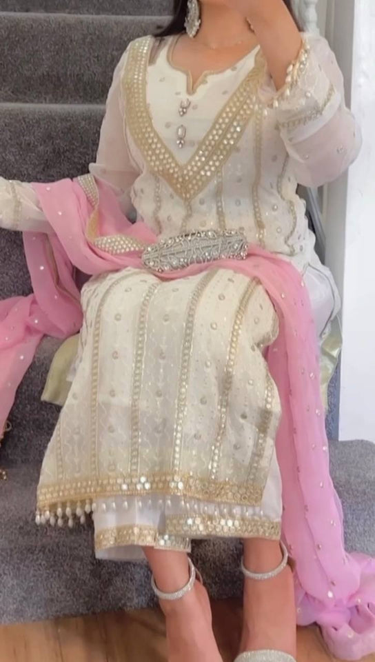 New Designer Party Wear Long Pakistani  Suit In Fancy Style*👌💕