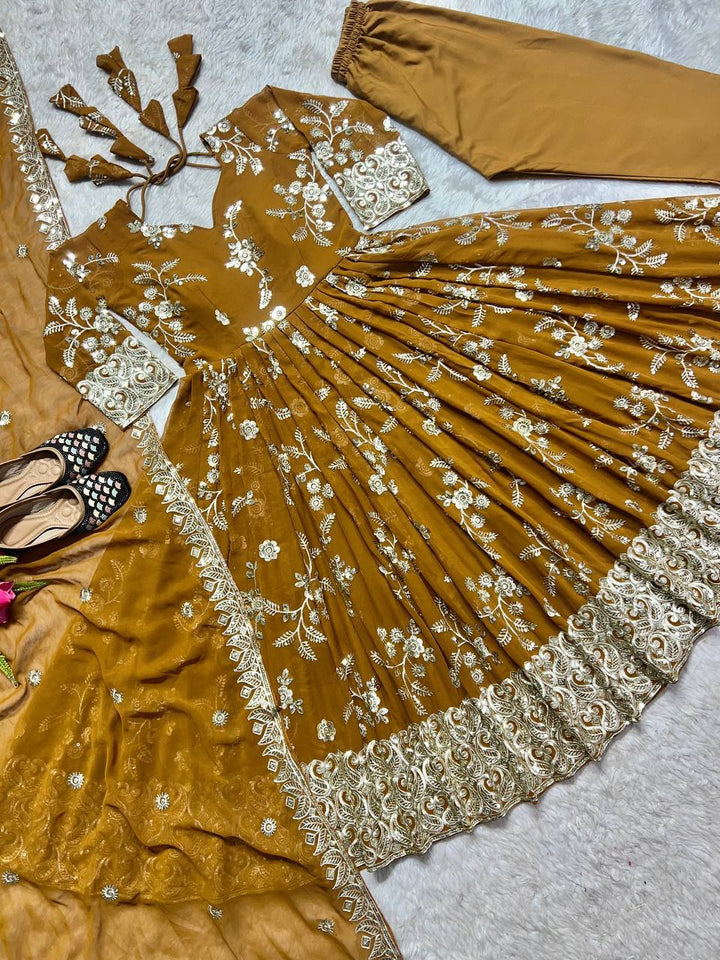 Presenting New  Đěsigner Anarkali Suit In New Fancy Style