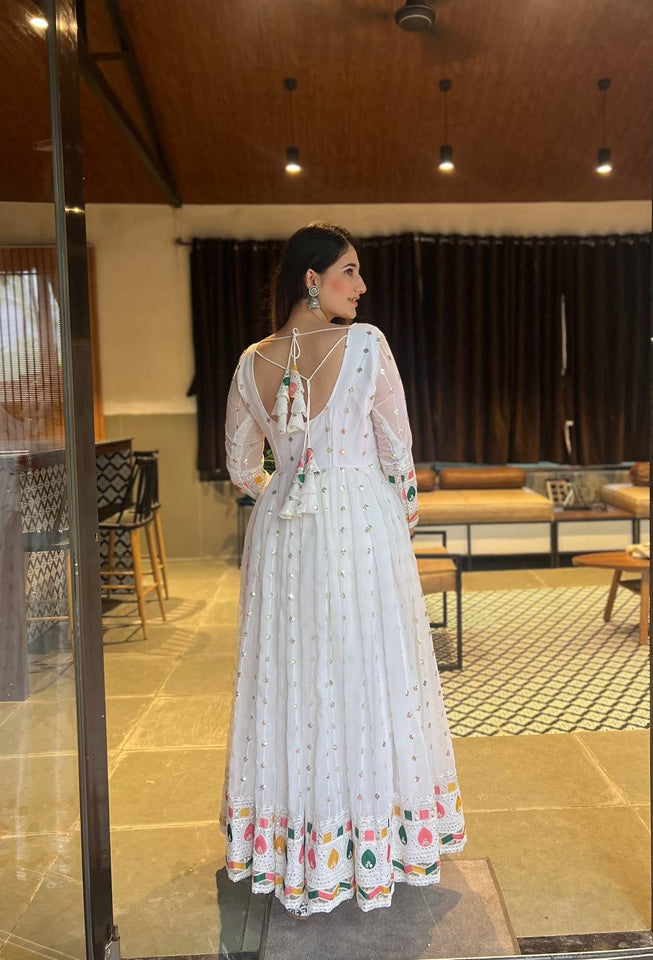 Presenting New  Đěsigner Anarkali Suit In New Fancy Style*👌💕