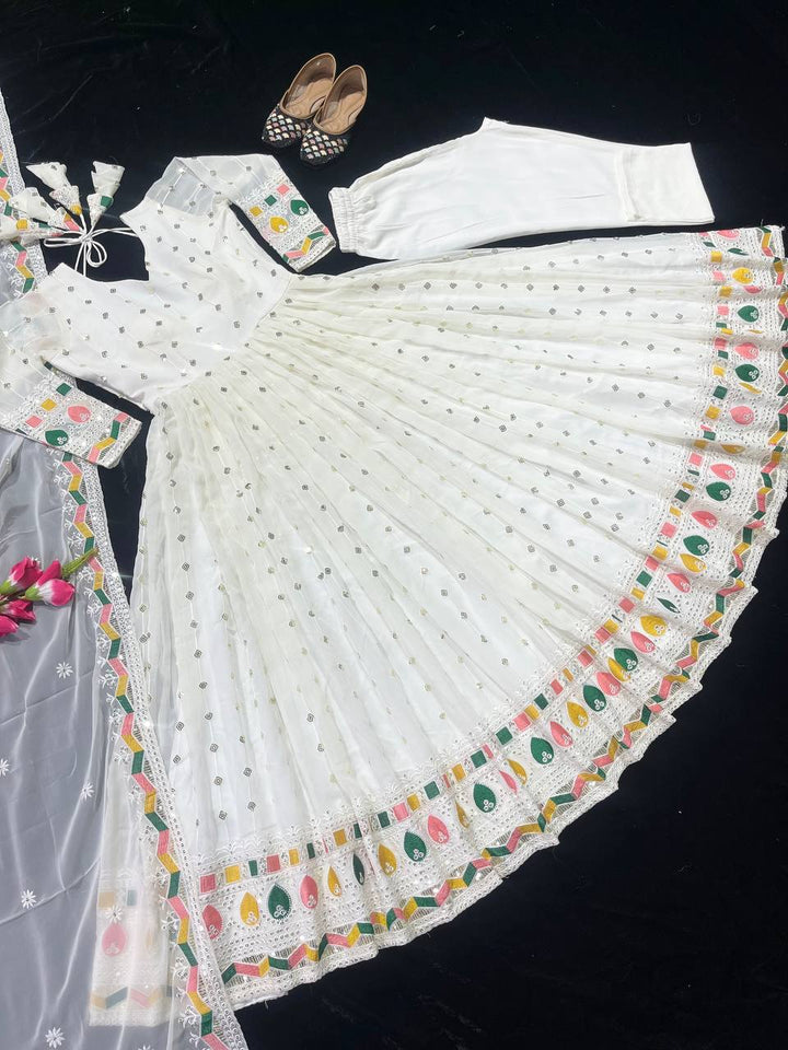 Presenting New  Đěsigner Anarkali Suit In New Fancy Style*👌💕