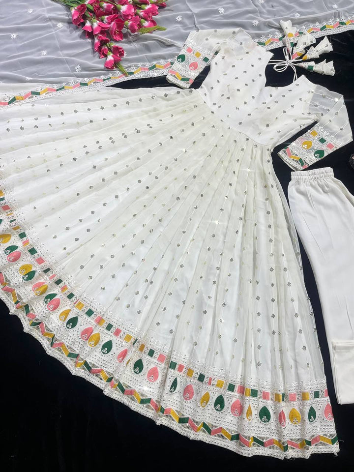 Presenting New  Đěsigner Anarkali Suit In New Fancy Style*👌💕