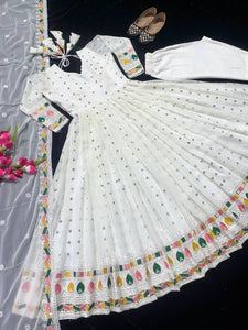 Presenting New  Đěsigner Anarkali Suit In New Fancy Style*👌💕