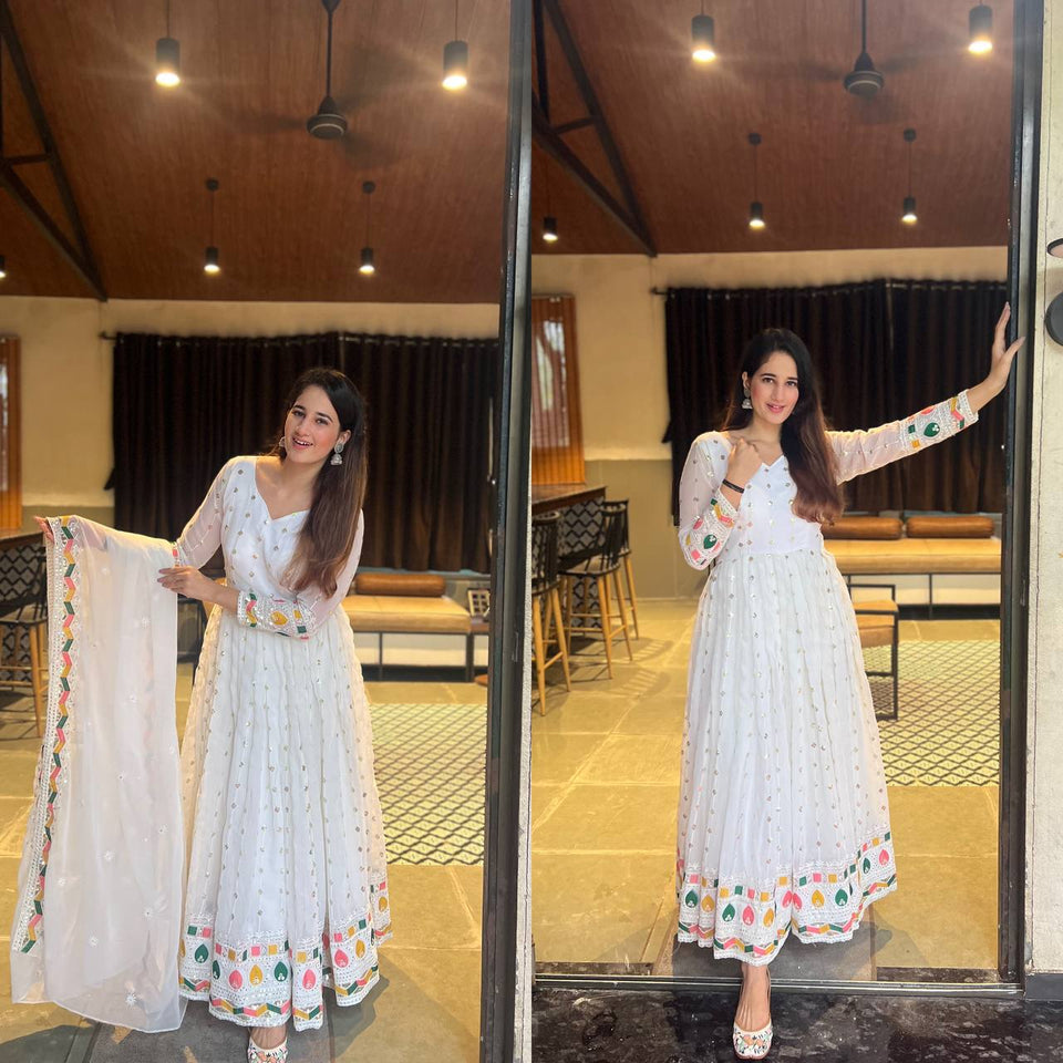 Presenting New  Đěsigner Anarkali Suit In New Fancy Style*👌💕
