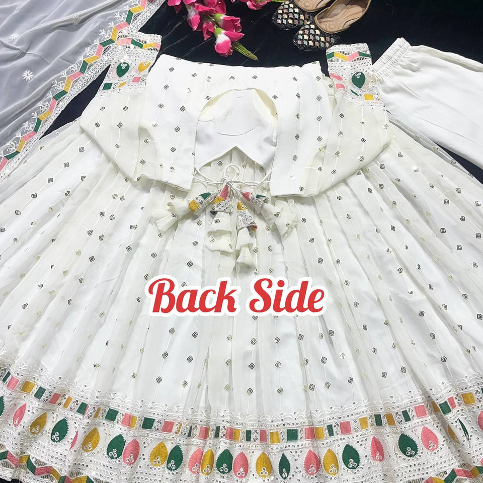 Presenting New  Đěsigner Anarkali Suit In New Fancy Style*👌💕