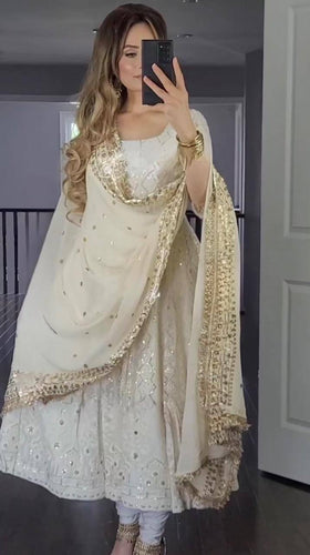 Presenting New  Đěsigner Anarkali Suit In New Fancy Style*👌💕