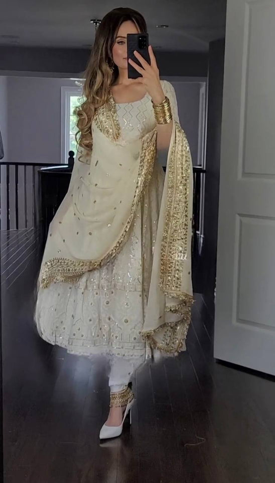 Presenting New  Đěsigner Anarkali Suit In New Fancy Style*👌💕