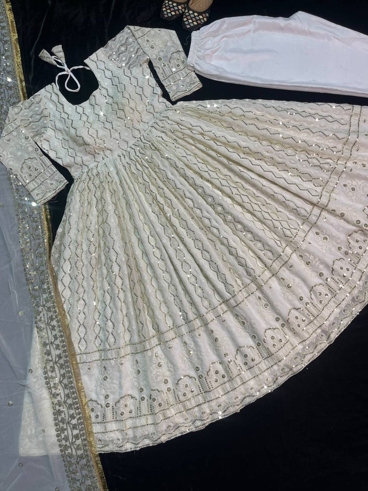 Presenting New  Đěsigner Anarkali Suit In New Fancy Style*👌💕