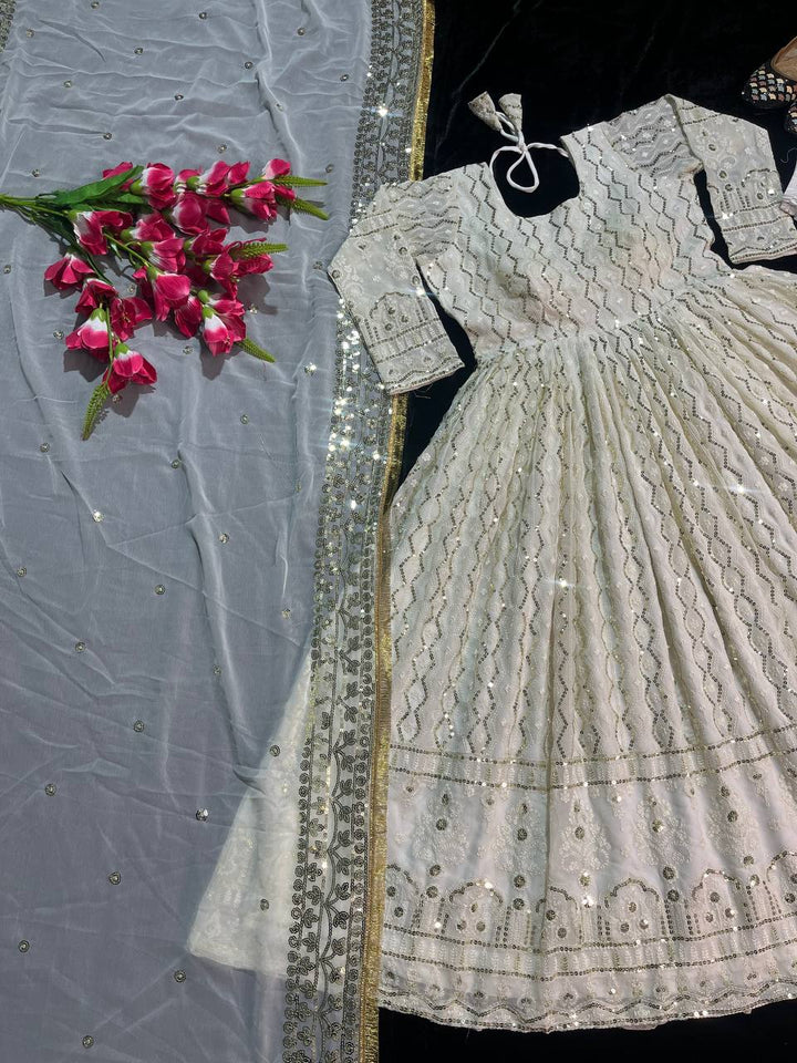 Presenting New  Đěsigner Anarkali Suit In New Fancy Style*👌💕