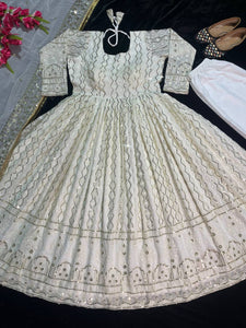 Presenting New  Đěsigner Anarkali Suit In New Fancy Style*👌💕