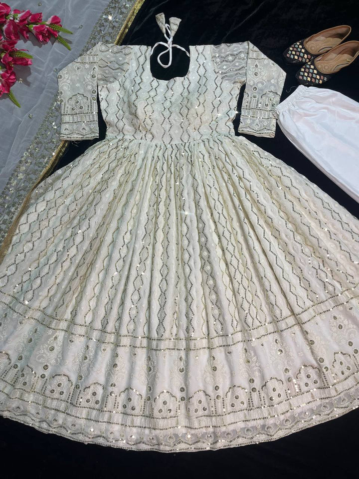 Presenting New  Đěsigner Anarkali Suit In New Fancy Style*👌💕